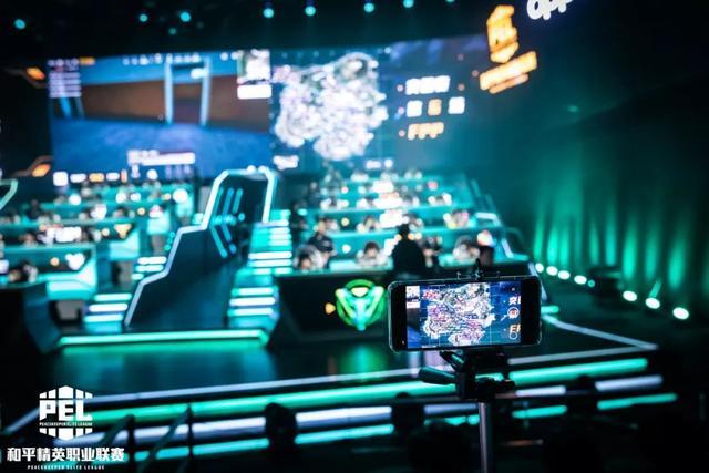 在镜头前用 在镜头前用