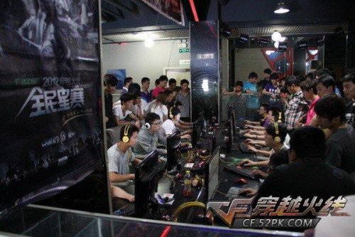 年轻球迷将 年轻球迷将